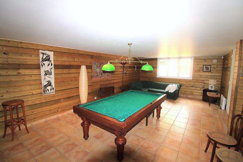 Maison - 201 m² - 10 pièces