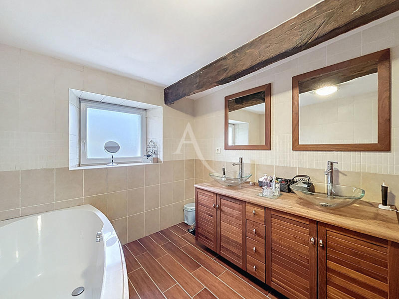 Maison - 181 m² - 5 pièces