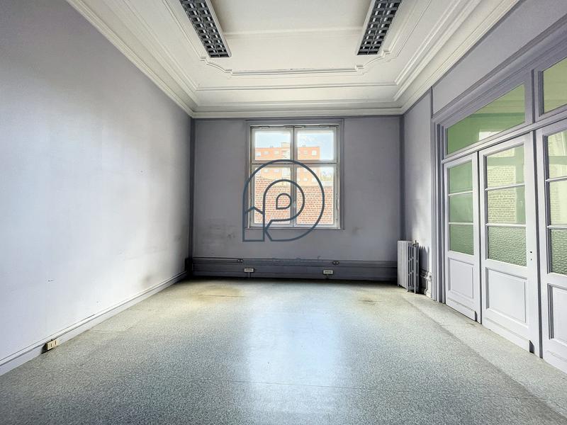 Bureau - 244 m²