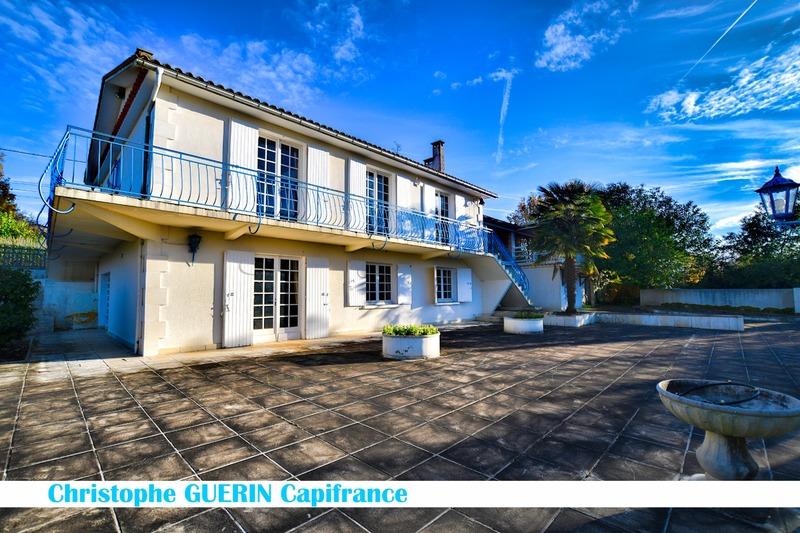 Maison - 250 m² - 8 pièces