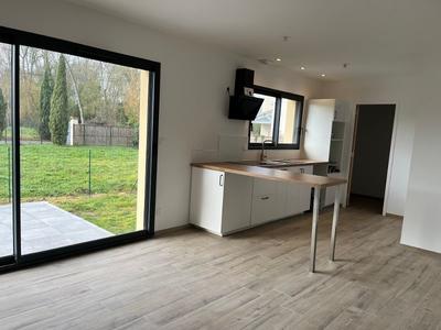 Maison - 90 m² - 5 pièces