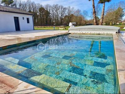 Maison - 248 m² - 11 pièces