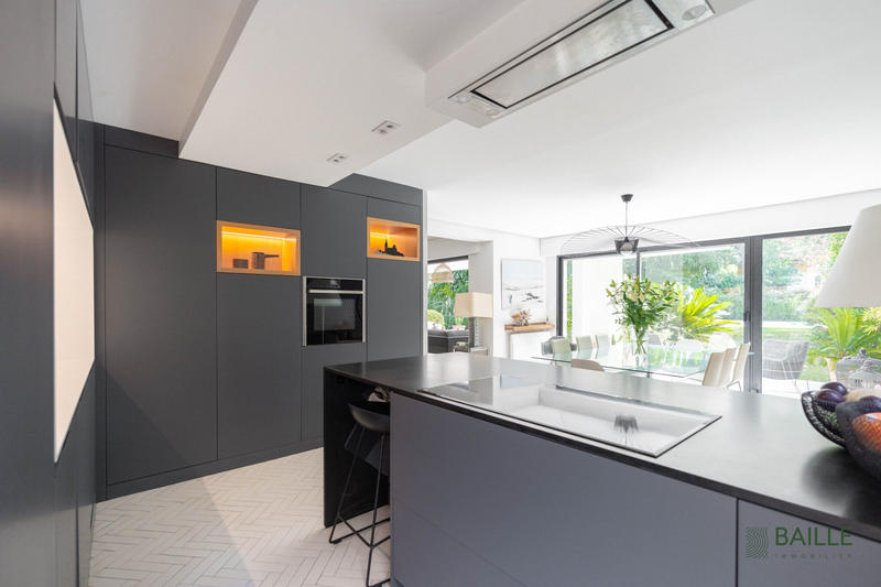 Appartement - 170 m² - 6 pièces