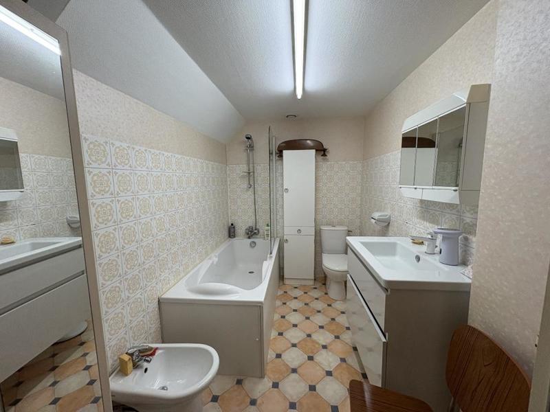 Maison - 234 m² - 10 pièces