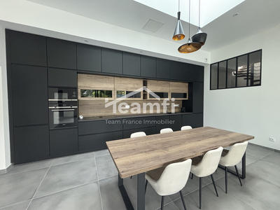 Maison - 150 m² - 5 pièces