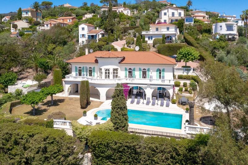 Villa - 300 m² - 6 pièces