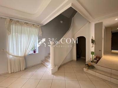 Demeure - 203 m² - 7 pièces