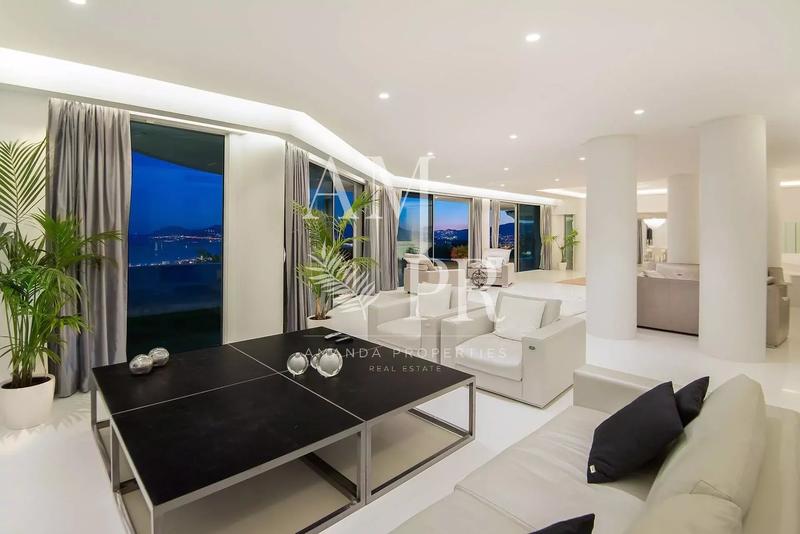 Propriété - 2 035 m² - 25 pièces