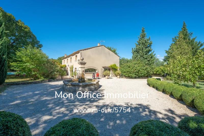 Demeure - 300 m² - 9 pièces