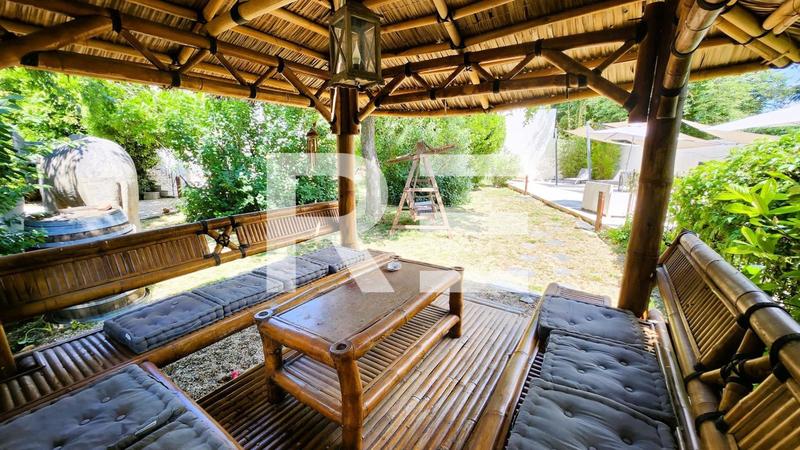 Propriété - 393 m² - 15 pièces