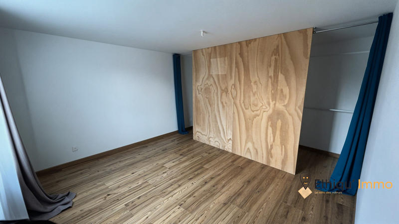 Maison - 246 m² - 8 pièces