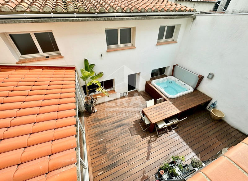 Villa - 290 m² - 9 pièces