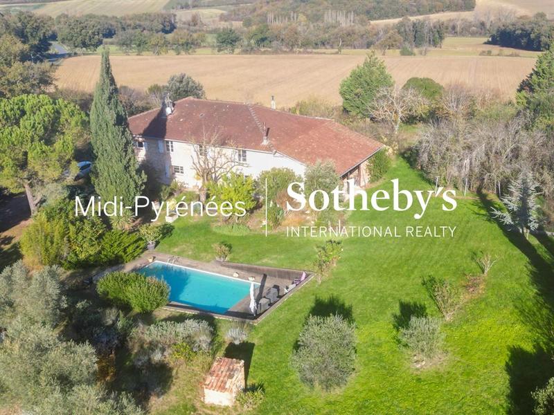 Maison - 356 m² - 10 pièces