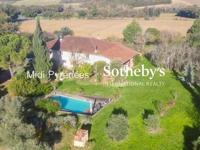 Maison - 356 m² - 10 pièces