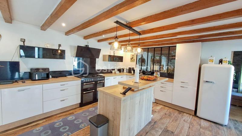 Propriété - 354 m² - 14 pièces