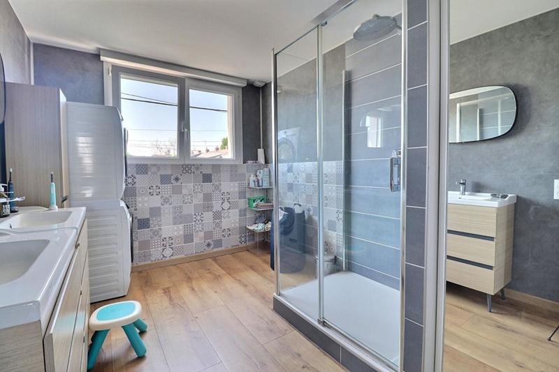 Maison - 201 m² - 8 pièces