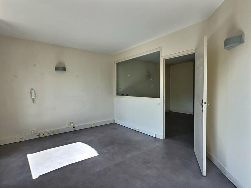 Local commercial - 250 m² - 5 pièces