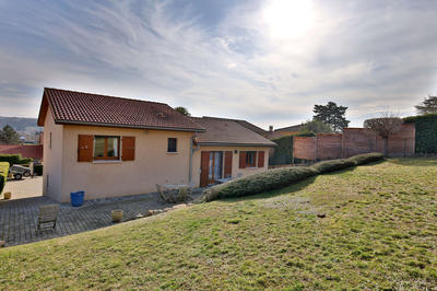 Maison - 94 m² - 4 pièces