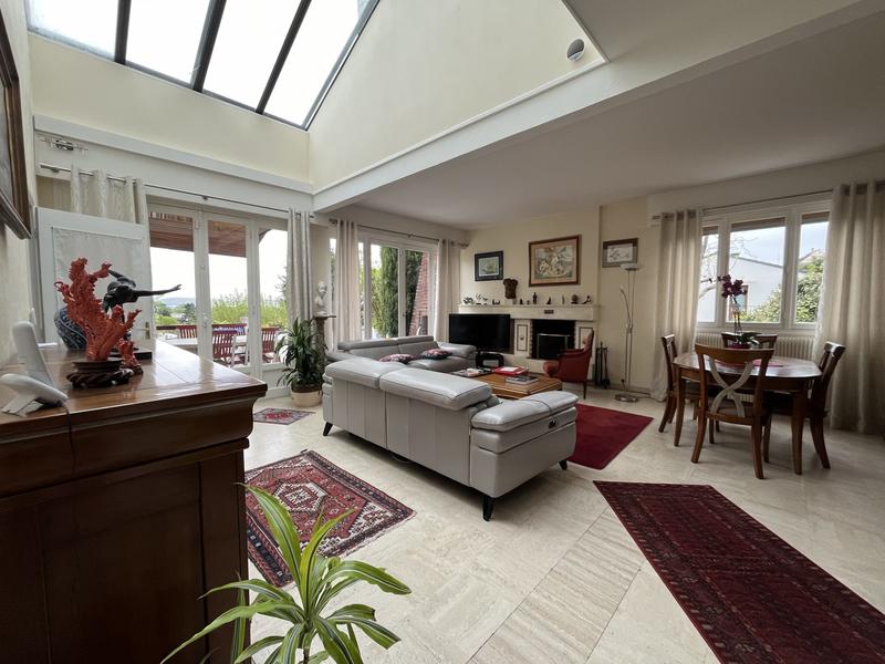 Maison traditionnelle - 168 m² - 8 pièces