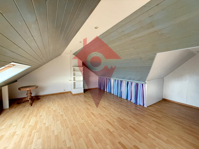 Maison - 180 m² - 8 pièces