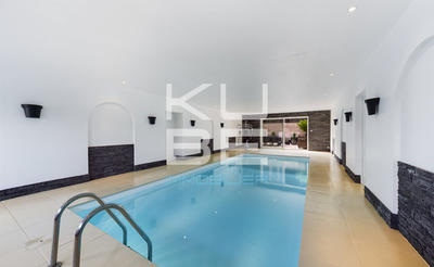 Propriété - 355 m² - 9 pièces