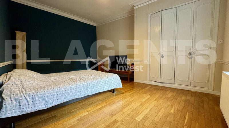 Maison - 235 m² - 9 pièces