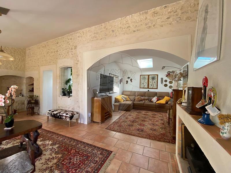 Maison - 220 m² - 8 pièces