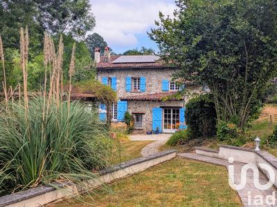 Maison - 303 m² - 19 pièces