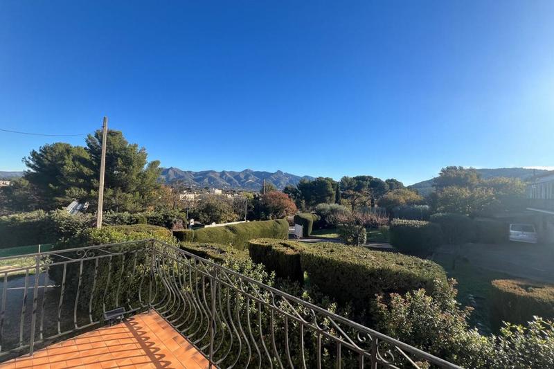 Maison - 187 m² - 7 pièces