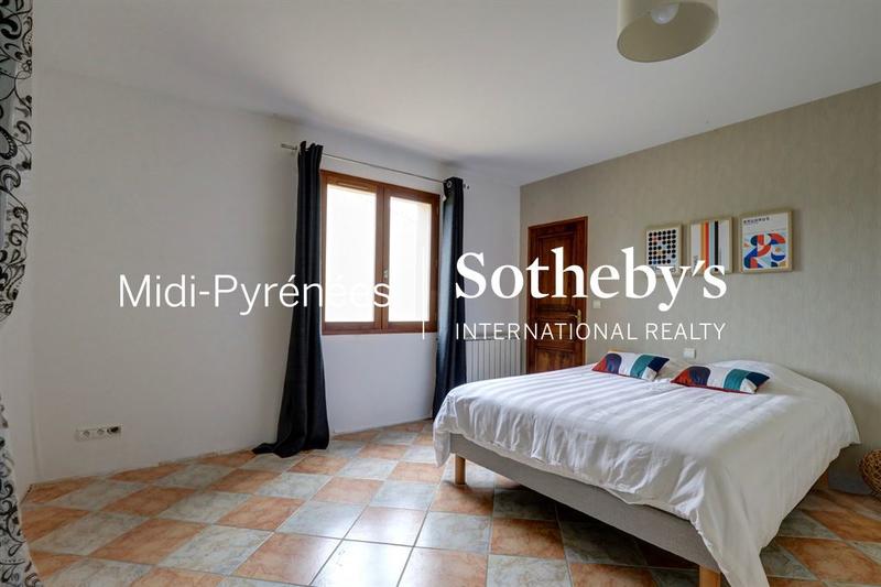 Maison - 307 m² - 9 pièces