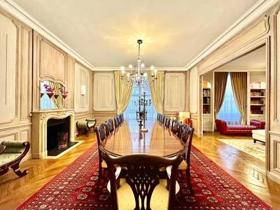 Appartement - 242 m²