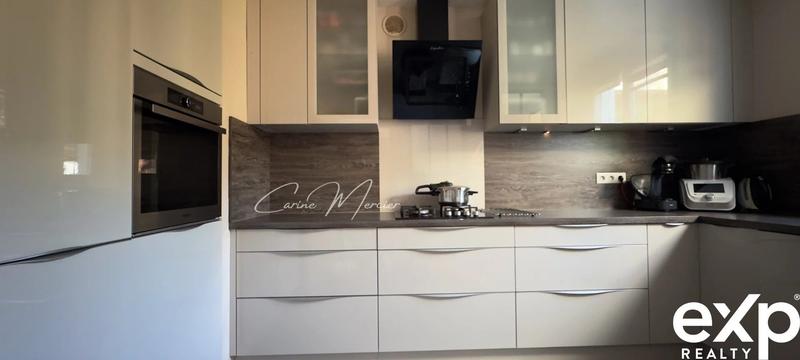 Maison - 212 m² - 8 pièces