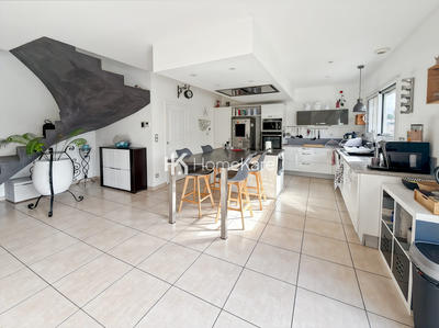 Maison - 176 m² - 7 pièces