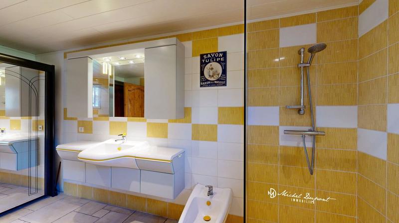 Maison - 200 m² - 8 pièces