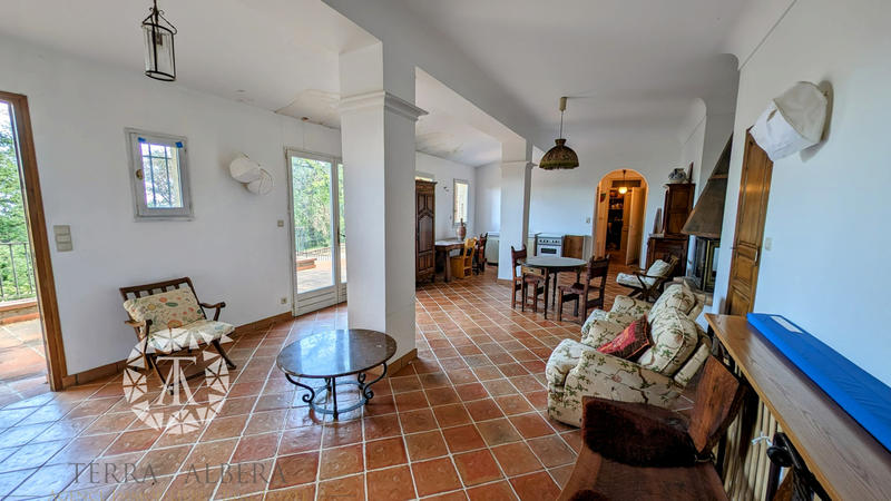 Villa - 184 m² - 6 pièces