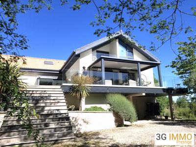 Maison - 279 m² - 11 pièces