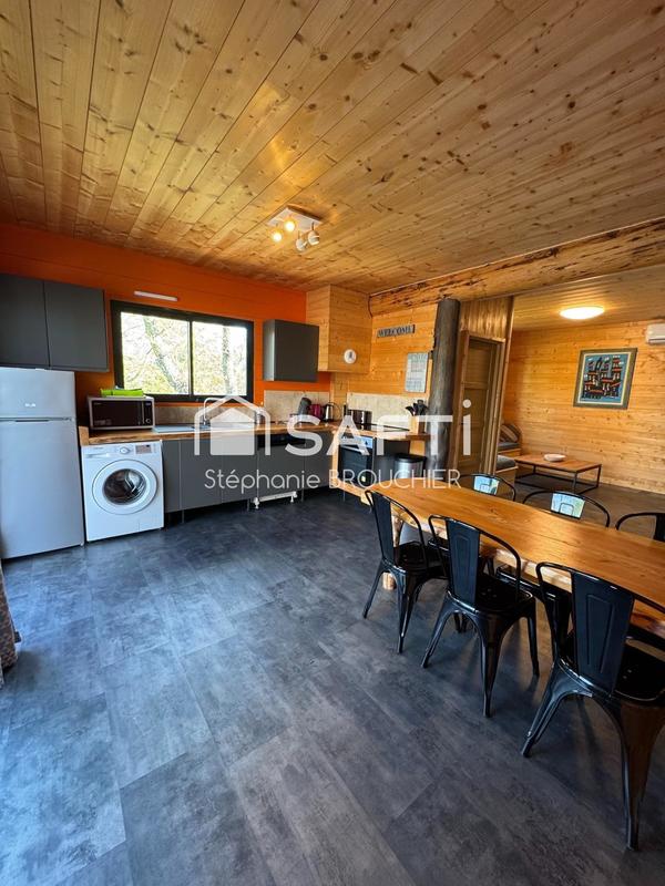 Maison - 165 m² - 9 pièces