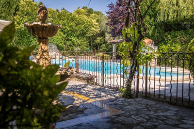 Propriété - 600 m² - 16 pièces