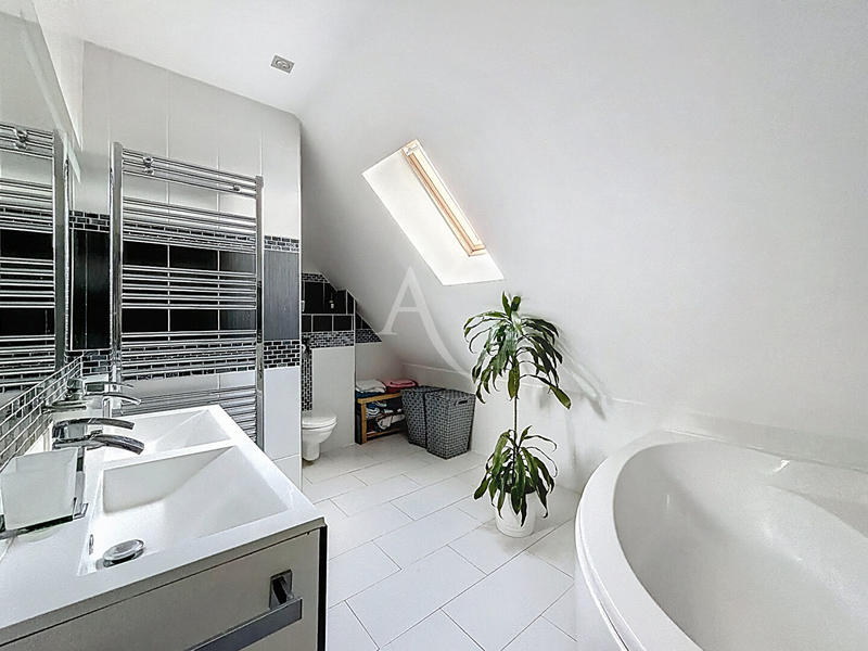 Maison - 110 m² - 6 pièces