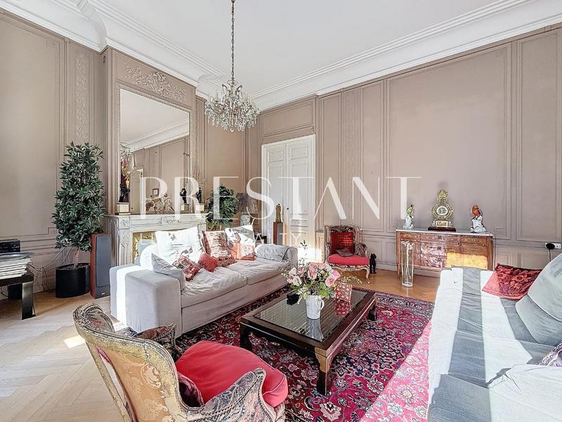 Appartement - 231 m² - 6 pièces