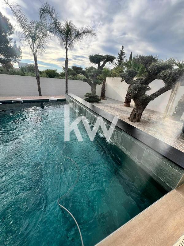 Maison contemporaine - 201 m² - 9 pièces