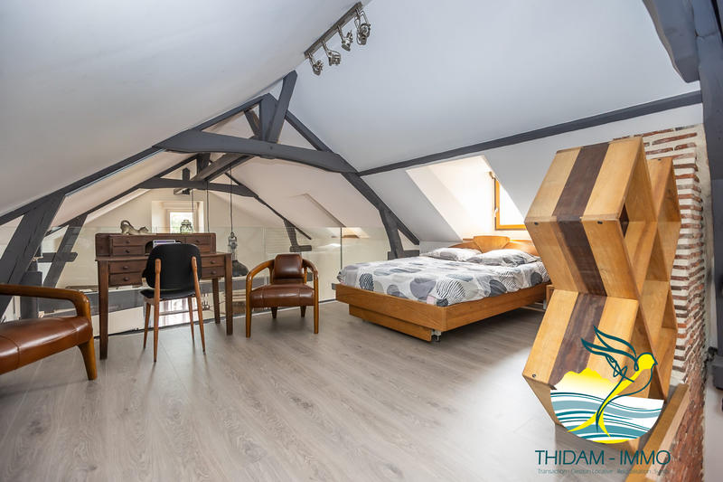 Loft - 142 m² - 5 pièces