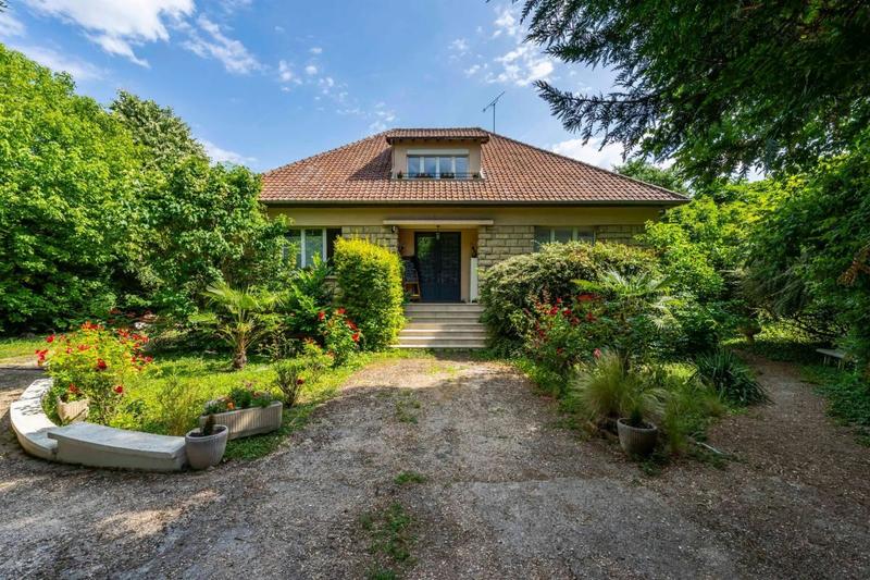 Maison - 237 m² - 7 pièces