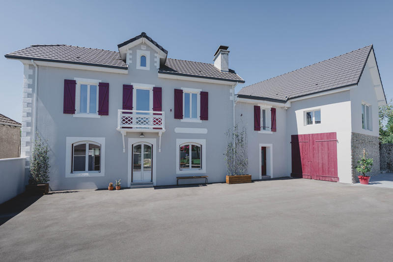 Maison - 255 m² - 7 pièces