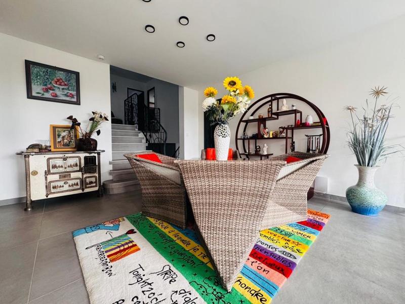 Maison - 202 m² - 6 pièces