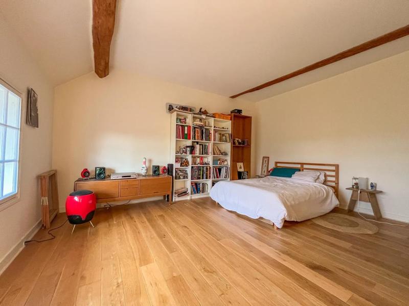 Maison - 260 m² - 8 pièces