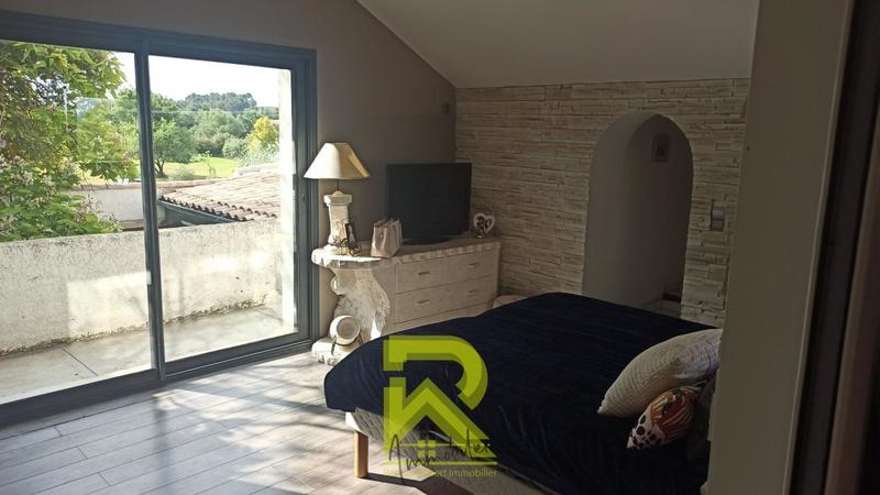 Propriété - 211 m² - 6 pièces