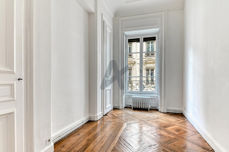 Appartement - 240 m² - 8 pièces