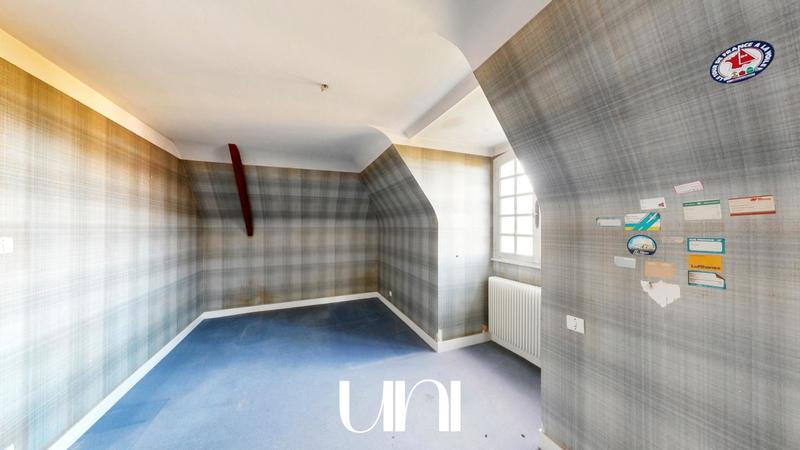 Maison - 208 m² - 8 pièces