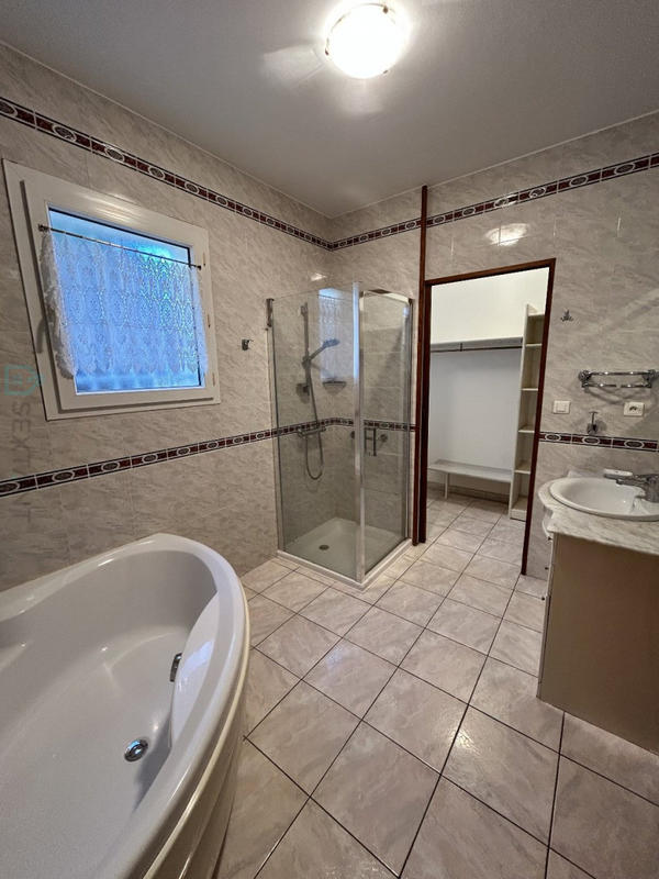 Maison - 139 m² - 6 pièces